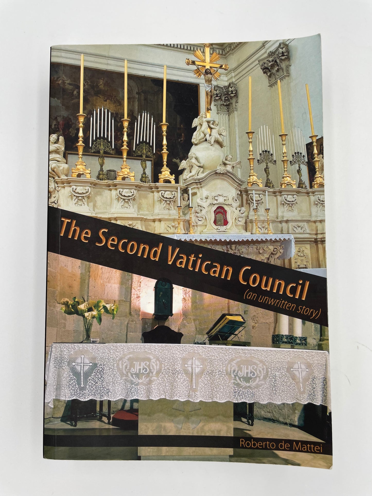 Book cover of 'The Second Vatican Council' with religious architecture and text.