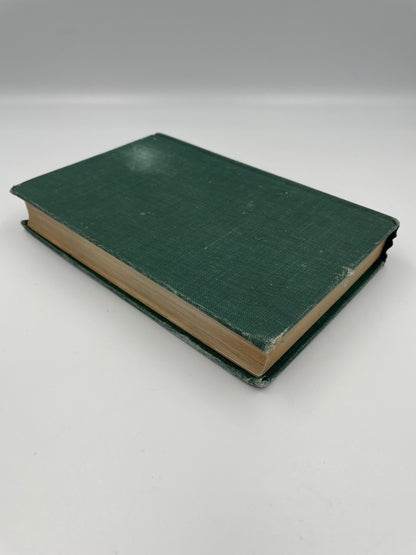 Green book of ‘Makers of History: Pyrrhus’ by Jacob Abbott on a white background.