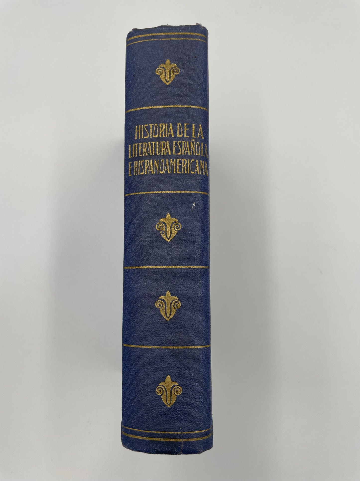 Book spine of ‘Historia de la Literatura Española e Hispanoamericana’.