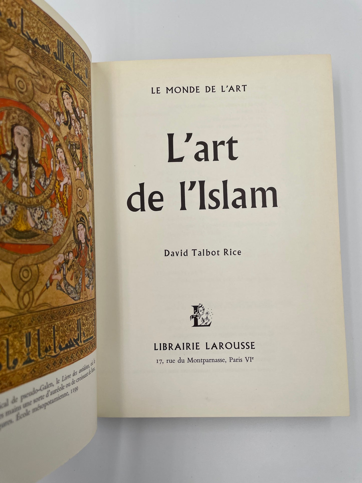Title page with illustration from  'L'art de l'Islam' by David Talbot Rice on a light gray background
