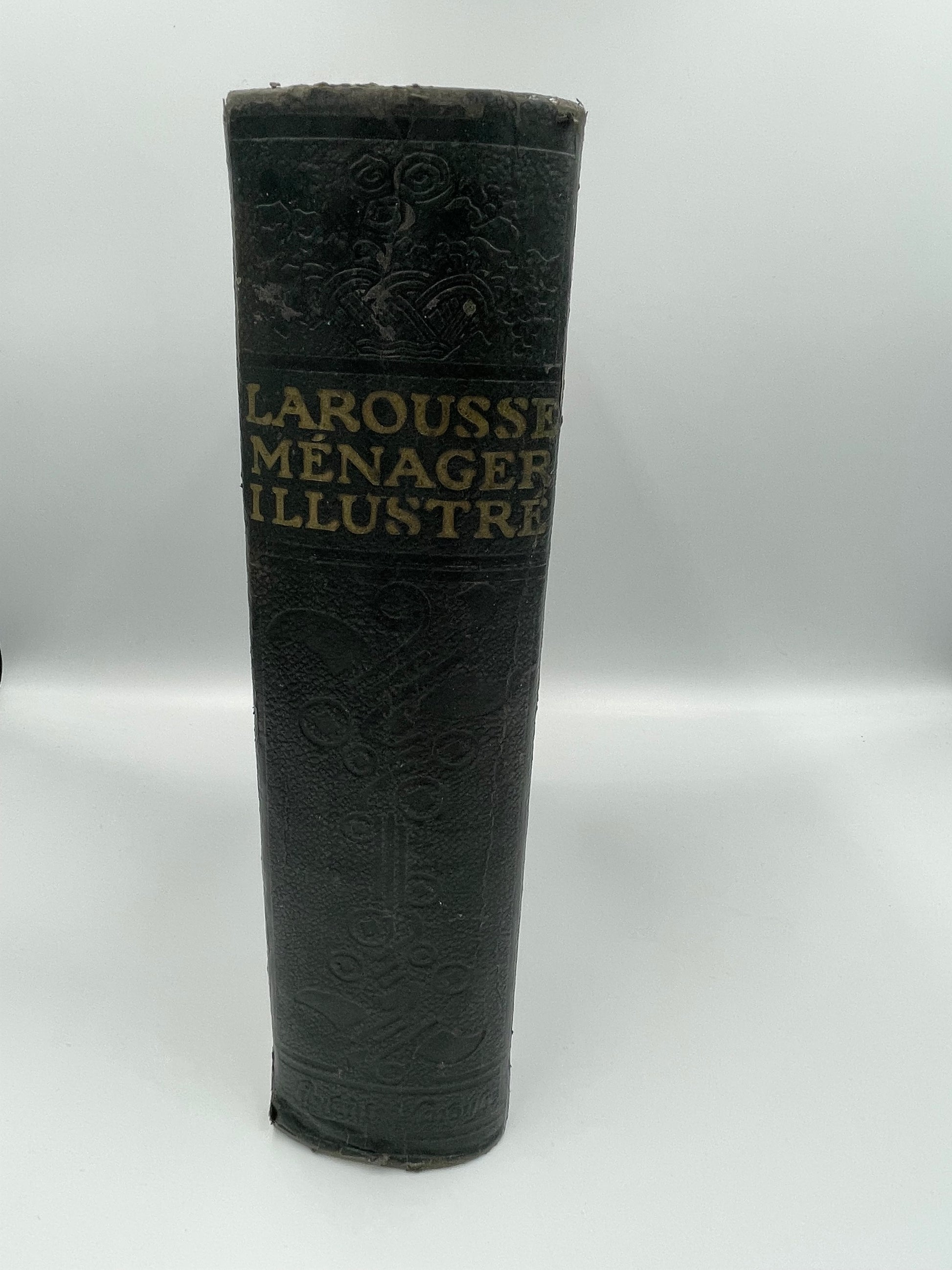 Book spine of Larousse Ménager Illustré 1926