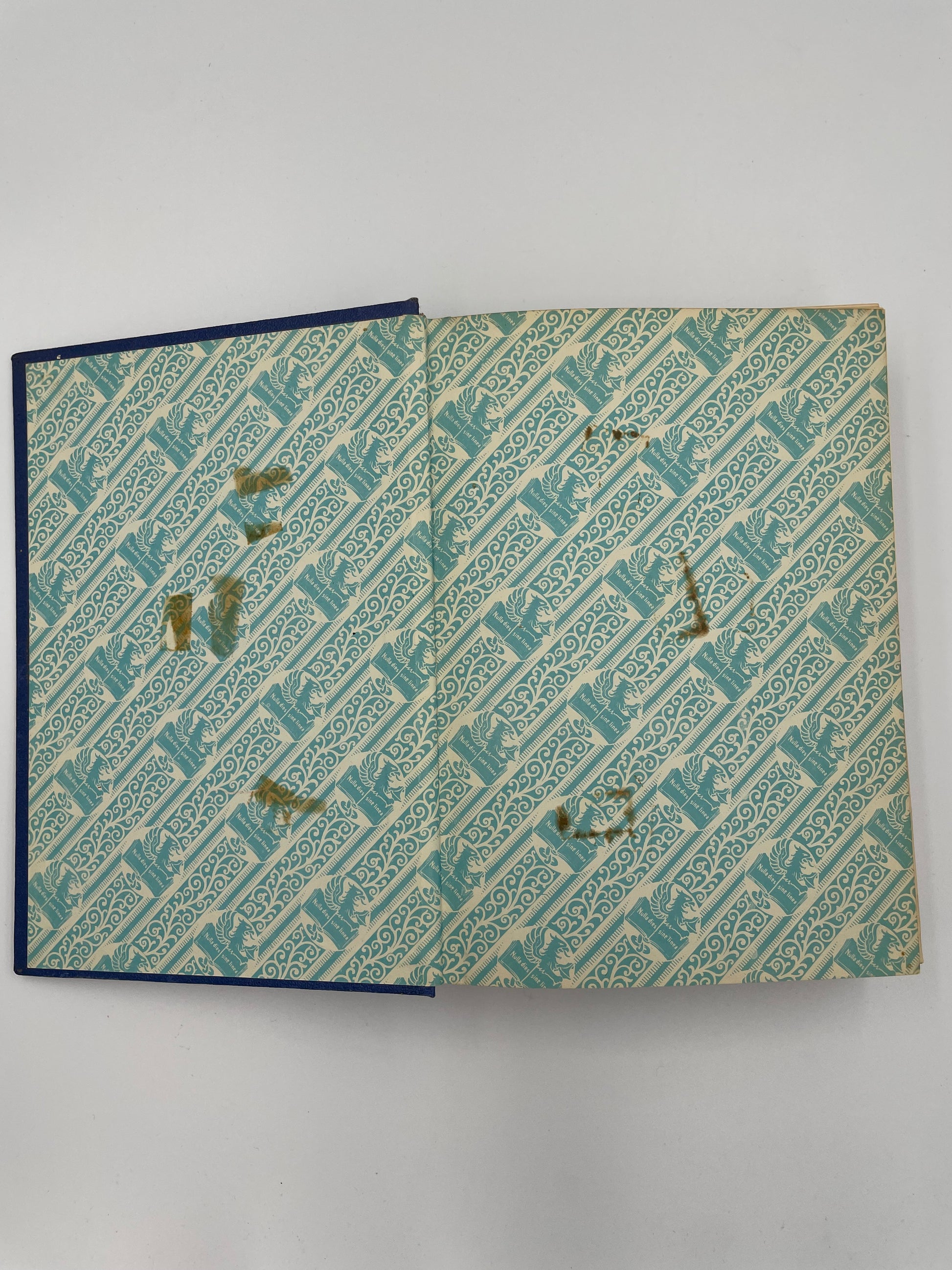 Inside cover pages of book, ‘Historia de la Literatura Española e Hispanoamericana’.