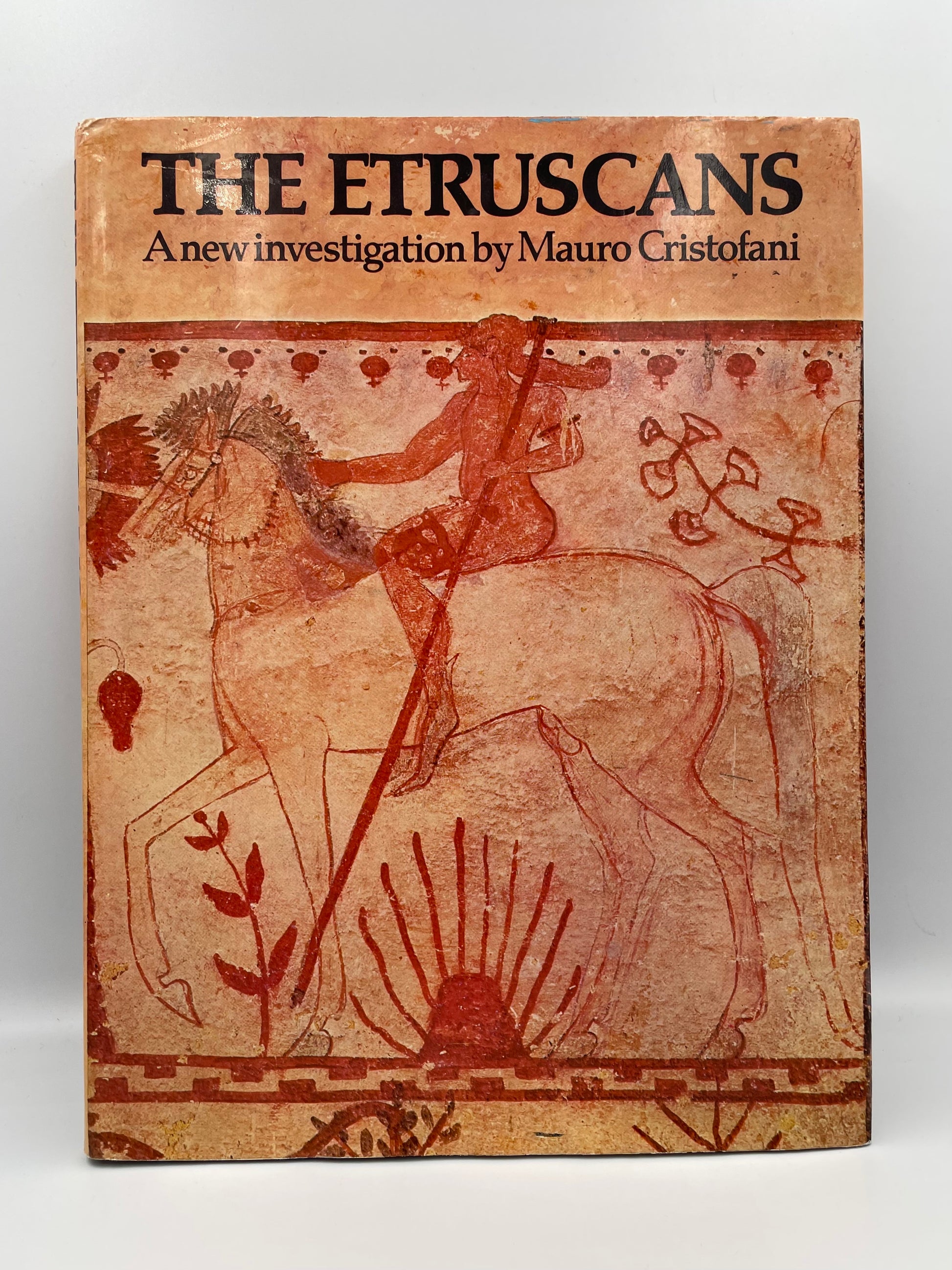 Book cover of 'The Etruscans' by Mauro Cristofani with a decorative design on a beige background