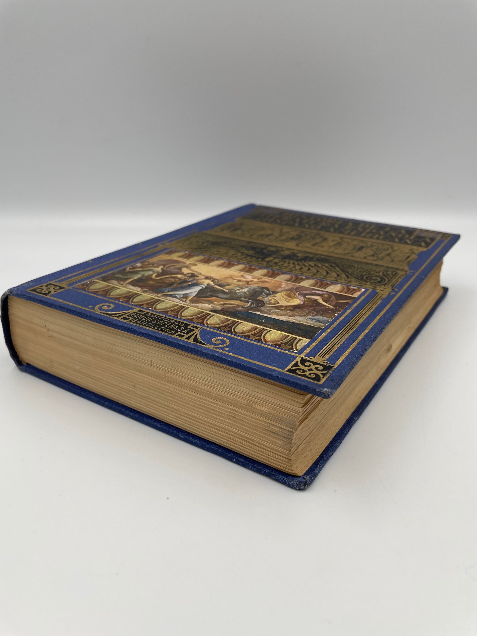 Side view of book ‘Historia de la Literatura Española e Hispanoamericana’.