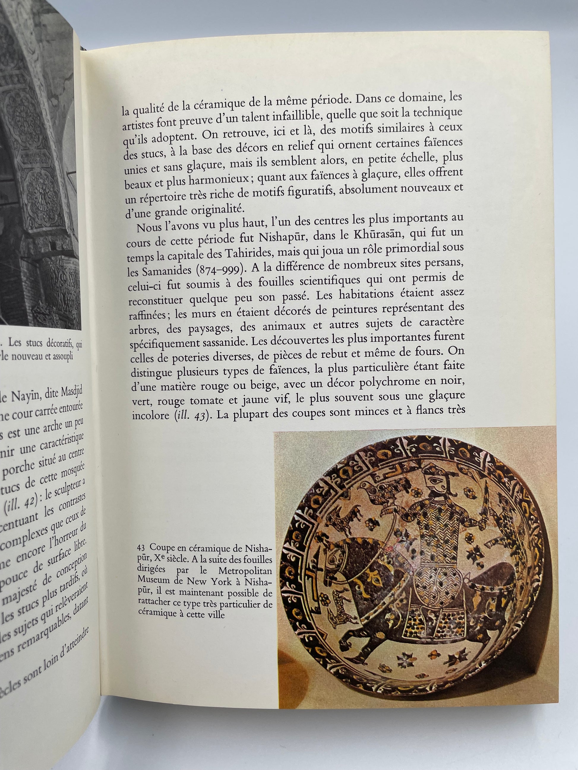 Open book with a decorative sphere illustration on a white background from ‘l’Art de l’Islam’.